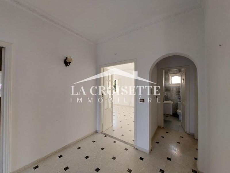 Etage de villa S+3 à La Marsa
